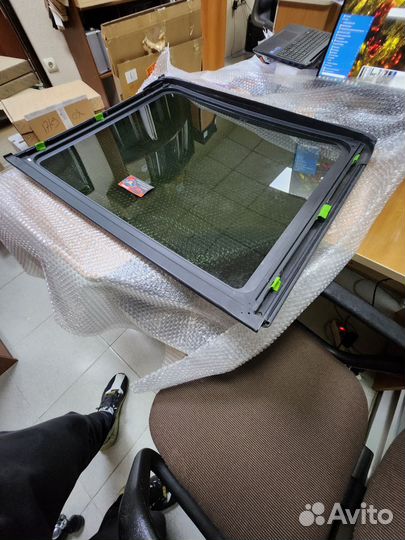Стекло люка заднее Geely Monjaro