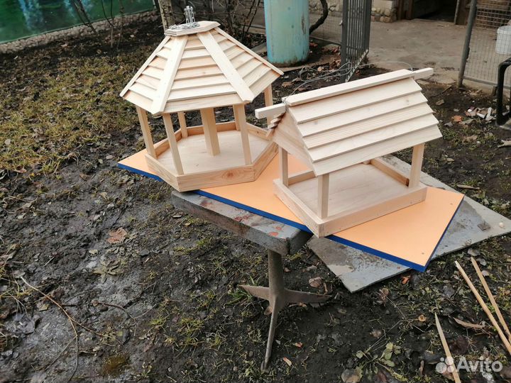Скворечники. Кормушка для птиц из дерева