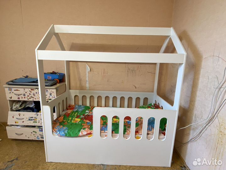 Кровать домик б/у
