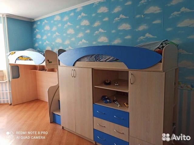 Двухэтажная (двухъярусная) кровать