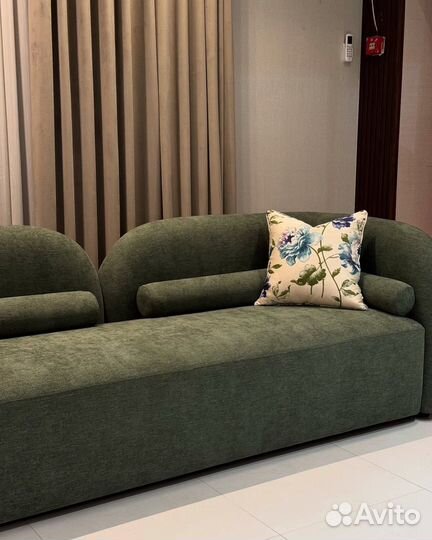 Современный мягкий диван