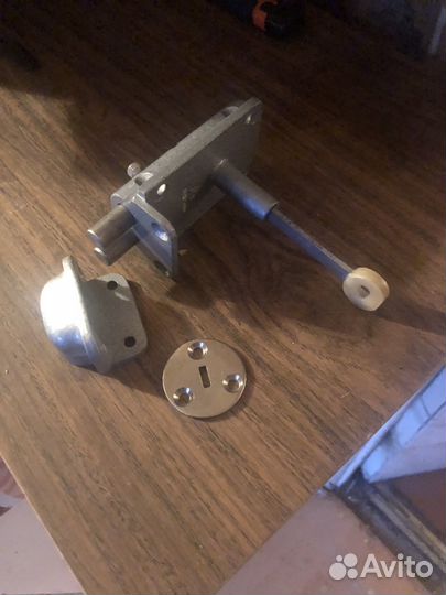 Замок дверной