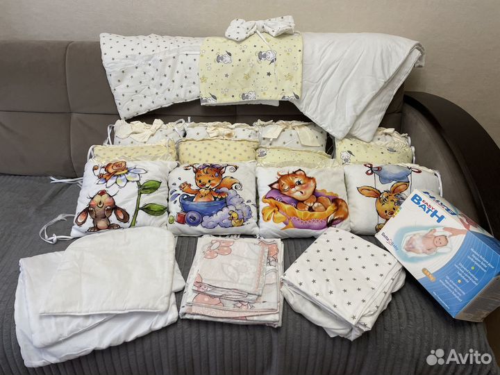 Детская кроватка с маятником