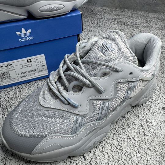 Кроссовки adidas ozweego