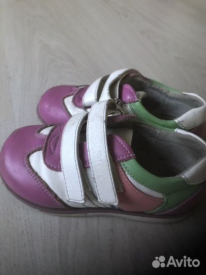 Кроссовки на девочку