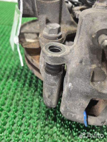 Ступица передняя левая Mazda Bongo Friendee SG5W