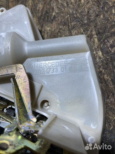 Замок двери задний левый mercedes benz w202