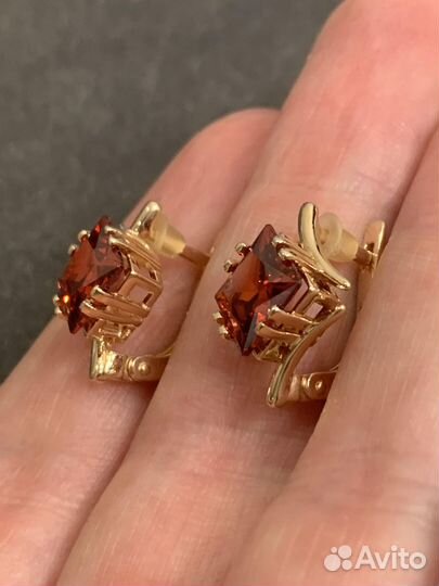 Серьги золотые с гранатом