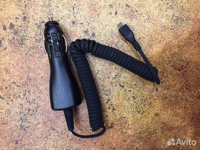 Автомобильное зарядное устройство