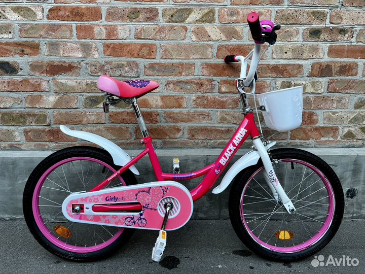 Детский велосипед с дополнительными колесами