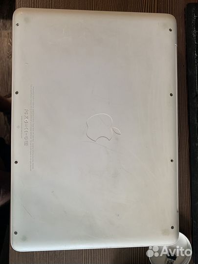Macbook 13 2010 белый 4/250