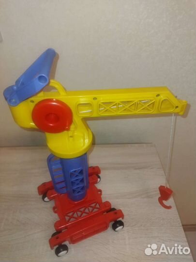 Подъемный кран игрушка