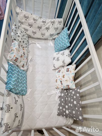 Детская кроватка с маятником