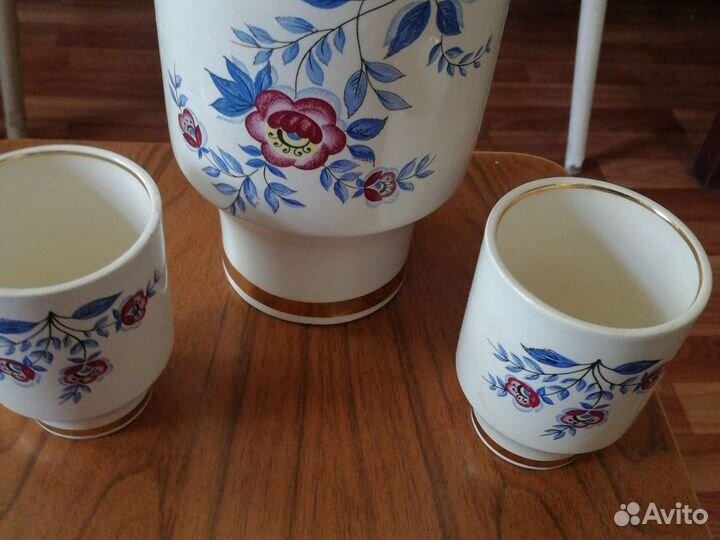 Глиняный кувшин с 2мя кружками