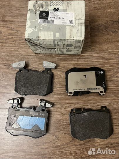Передние колодки Mercedes A 000 420 79 02