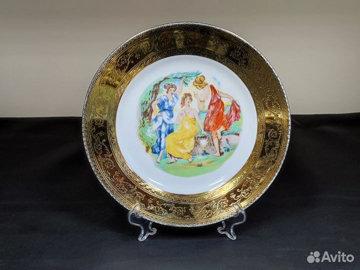 Тарелка фарфор Девушки с золотой каймой Китай №1