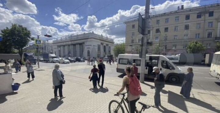 Центр,отдельный вход,остановка,высокий трафик 50м