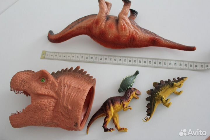Игрушечные фигурки динозавров