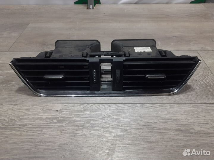 Центральный дефлектор хром для Skoda Octavia A7