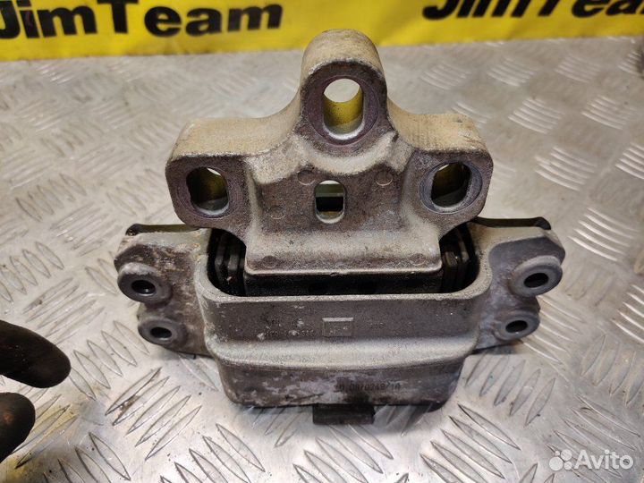 Подушка кпп Audi S3 8P cdlc 2009