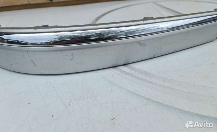 Накладка переднего бампера правая Mercedes W211