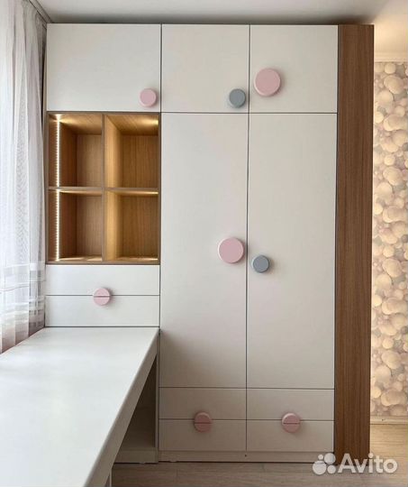 Шкаф с зеркалом