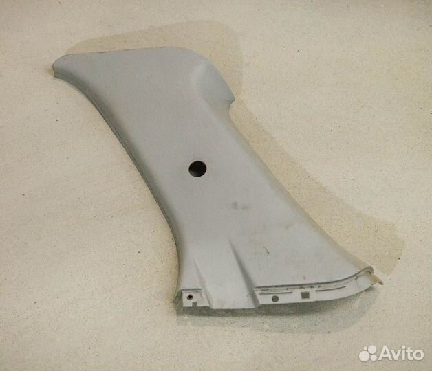 Обшивка стойки задней правой Ford Escape 1