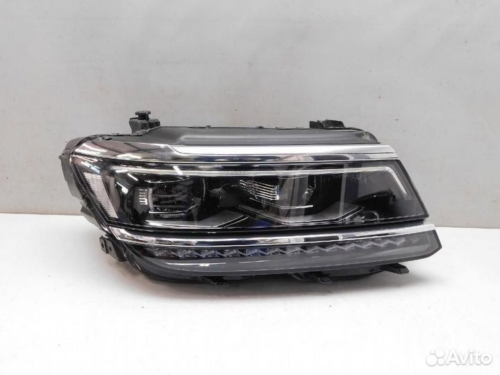 Фара правая Volkswagen Tiguan