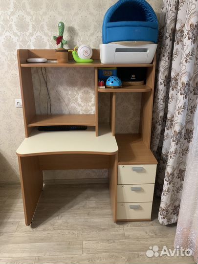 Стол компьютерный и стул