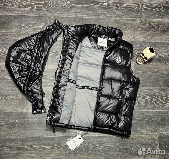 Жилетка moncler с капюшоном чёрная