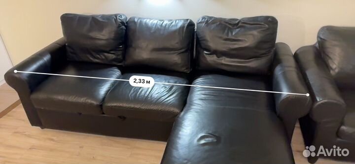 Кожаный диван раскладной и кресло бу