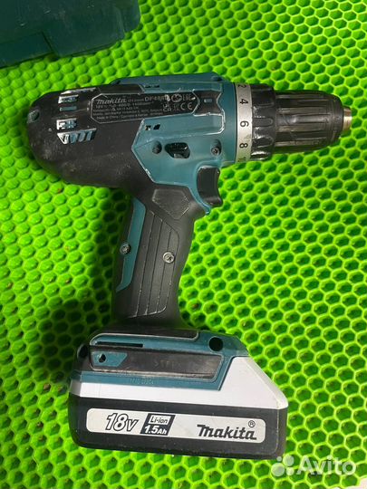 Аккумуляторная дрель-шуруповерт Makita DF488DWE