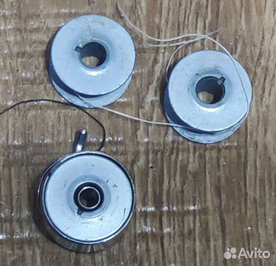 Челнок и шпули для швейной машинки СССР