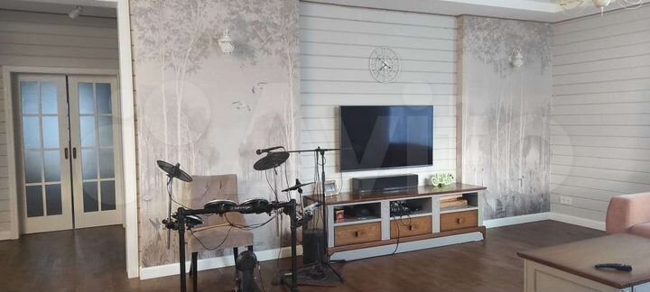 Дом 210 м² на участке 13,5 сот.