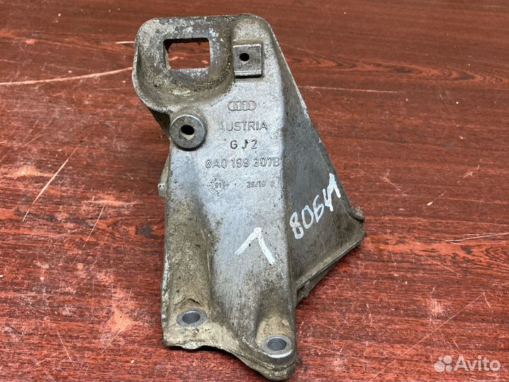 Левый кронштейн двигателя ауди 80 б4