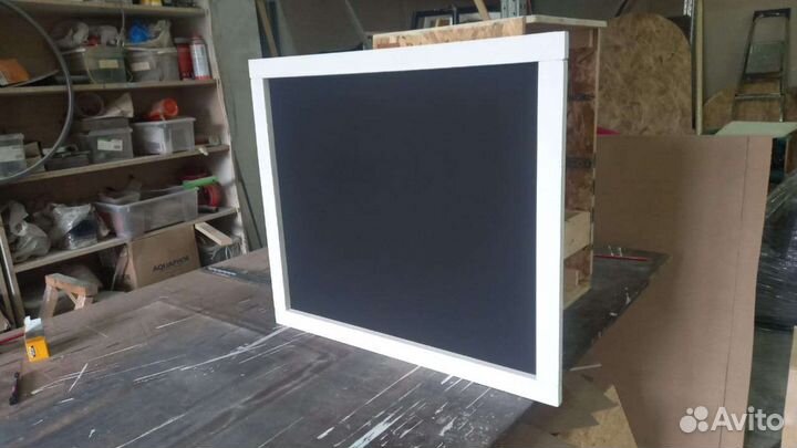 Меловая доска в белой рамке