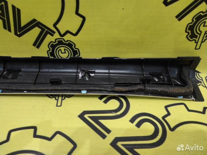 Накладка на порог внешняя передняя правая Infiniti