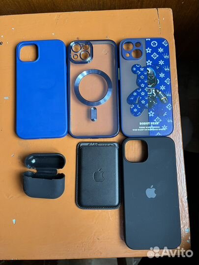 Чехлы на телефон iPhone 13