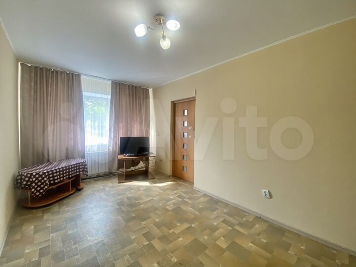 2-к. квартира, 42 м², 1/4 эт.