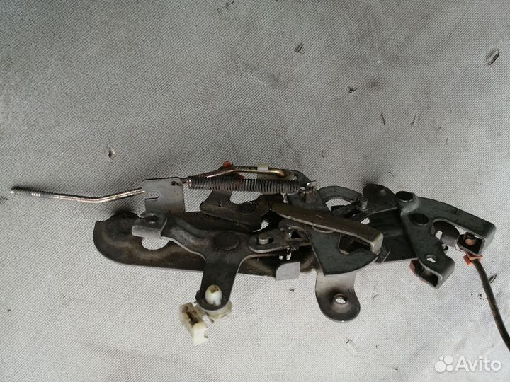 Замок сдвижной двери левой для Mitsubishi RVR 1