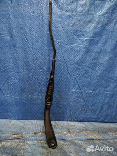 Поводок стеклоочистителя левый Renault Logan 2 L8