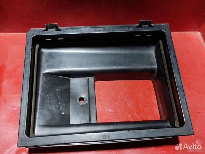 Корпус салонного фильтра Volkswagen Vento