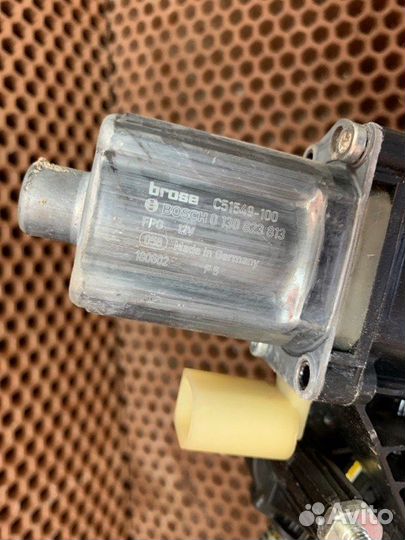 Стеклоподъемник передний правый LADA Vesta седан