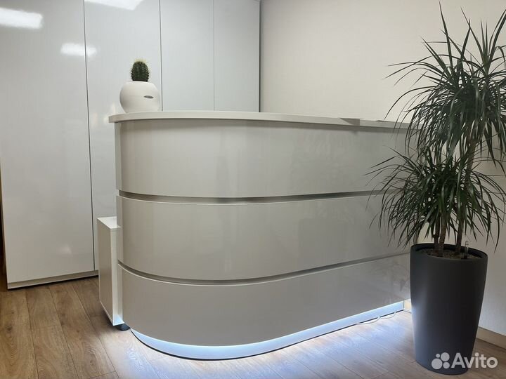 Стойка ресепшн