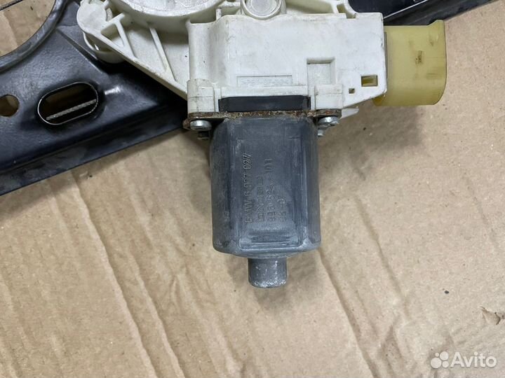 Стеклоподъемник передний левый BMW E90