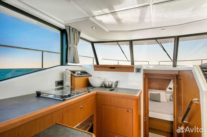 Траулерная яхта Beneteau Swift Trawler 35