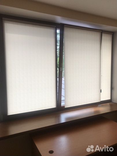 Рулонные шторы на раму окна блэкаут