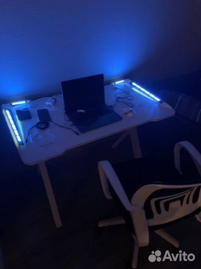 Стол игровой Defender Foton RGB с подставкой под к
