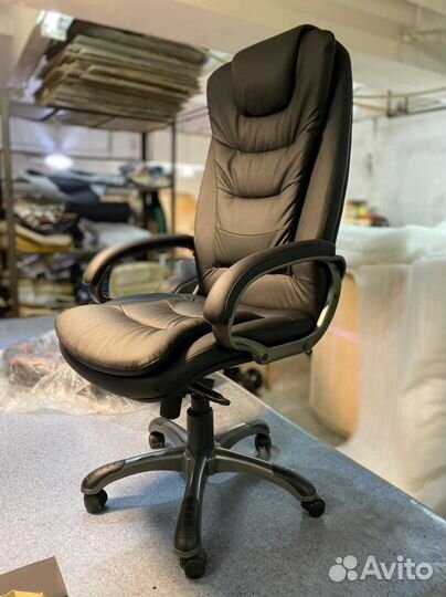 Офисное кресло