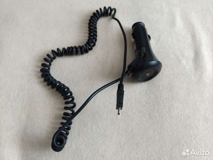 Автомобильное зарядное устройство для телефона